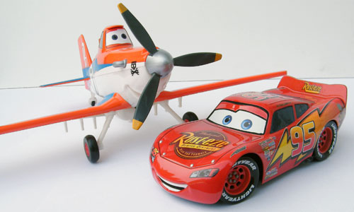 Disney Store Exclusive Dusty Crophopper with Mattel 1/24 Lightning McQueen