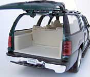 Welly 2001 Chevrolet Suburban Tailgate Open